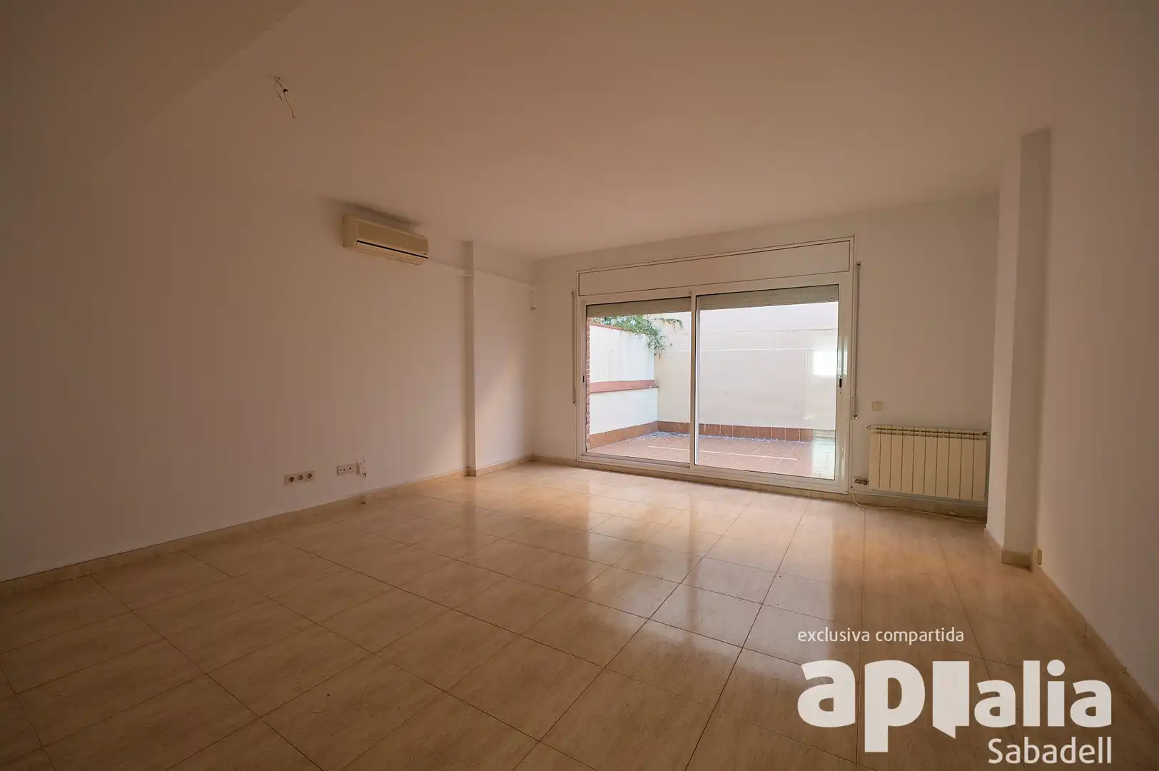Sala de estar de Casa adosada en venta en Sentmenat con Aire acondicionado, Calefacción y Terraza