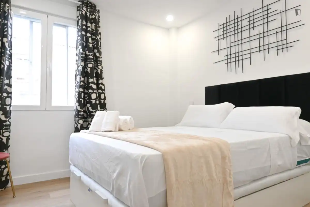 Schlafzimmer von Wohnungen zur Miete in Madrid mit Klimaanlage, Heizung und Möbliert