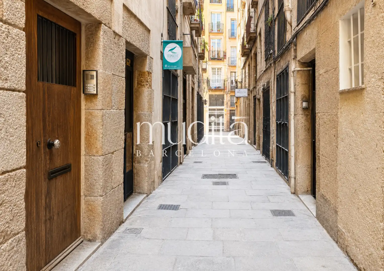 Exterior view of Apartments for sale in Barcelona  with Heating and Alarm