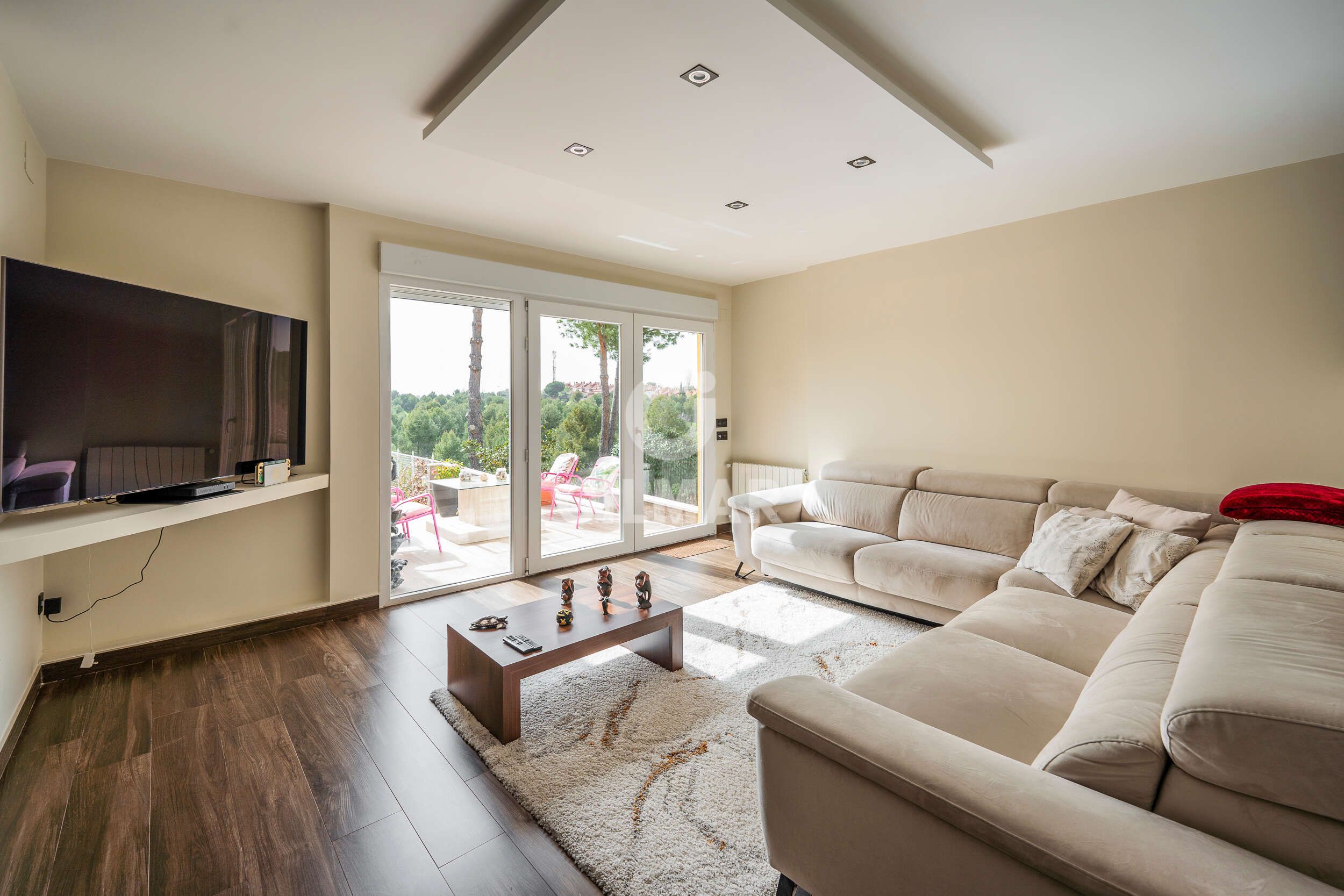 Living room of Single-family semi-detached for sale in  Madrid Capital  with Heating, Private garden and Swimming Pool
