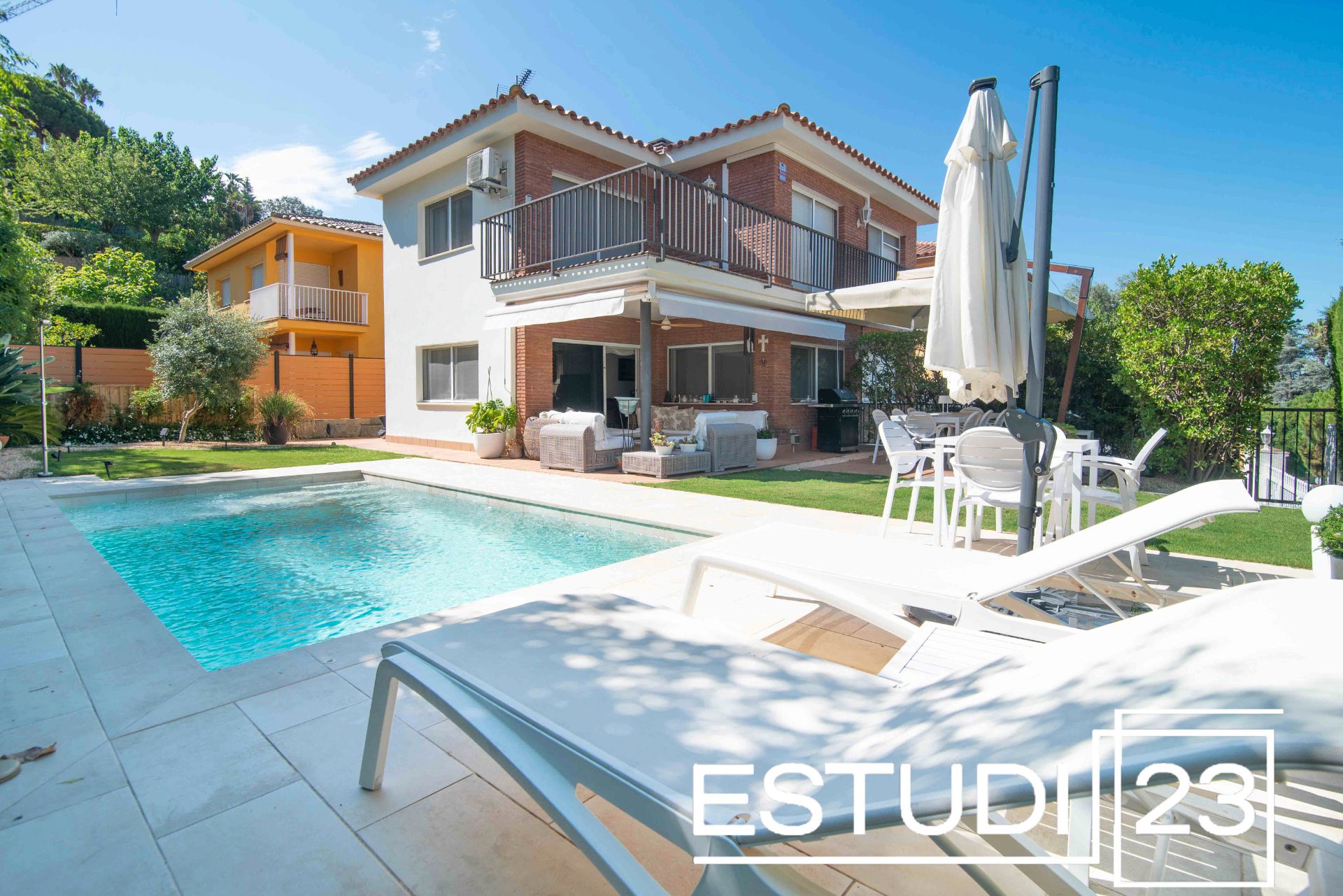 Exterior view of House or chalet for sale in Sant Vicenç de Montalt  with Air Conditioner, Heating and Private garden