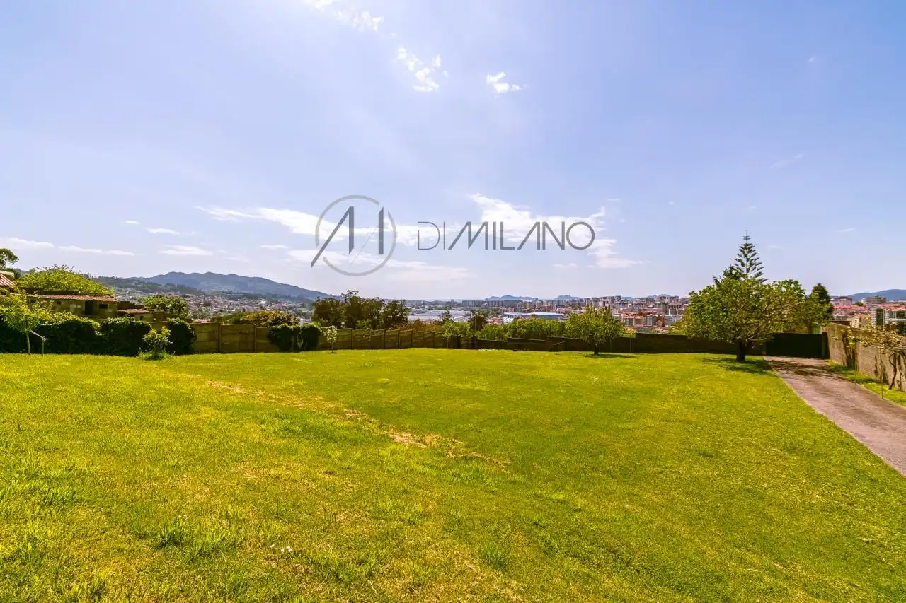 Casa o chalet en venta en Vigo  con Calefacción, Jardín privado y Parquet