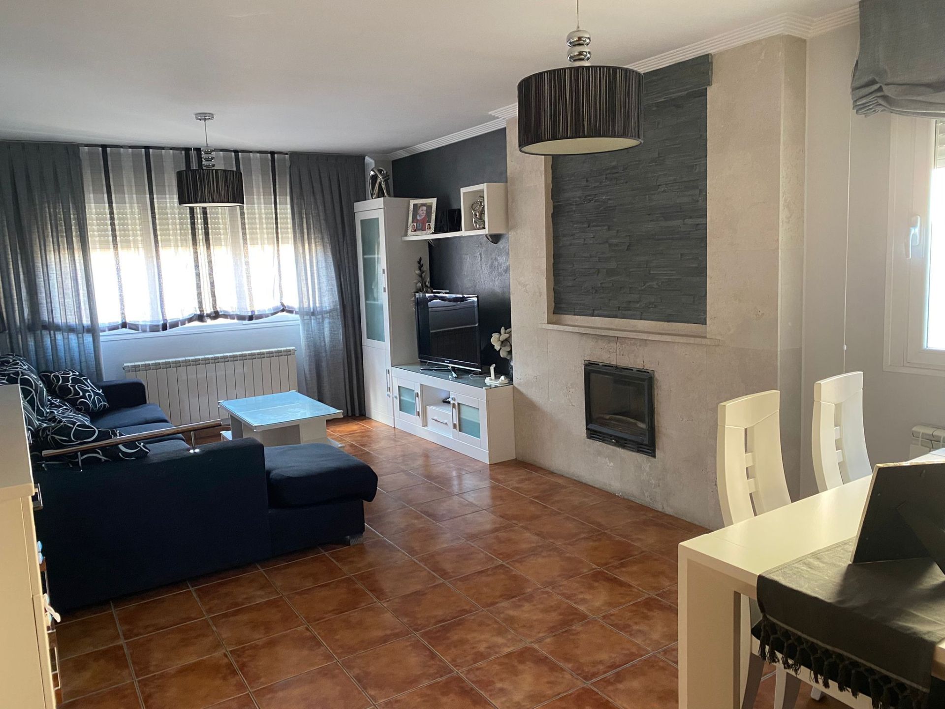 Sala d'estar de Casa adosada en venda en Matapozuelos amb Aire condicionat, Calefacció i Jardí privat