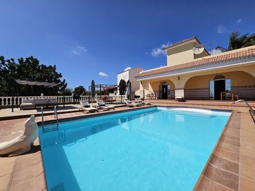 Casa con piscina en alquiler en Calle Islas Baleares