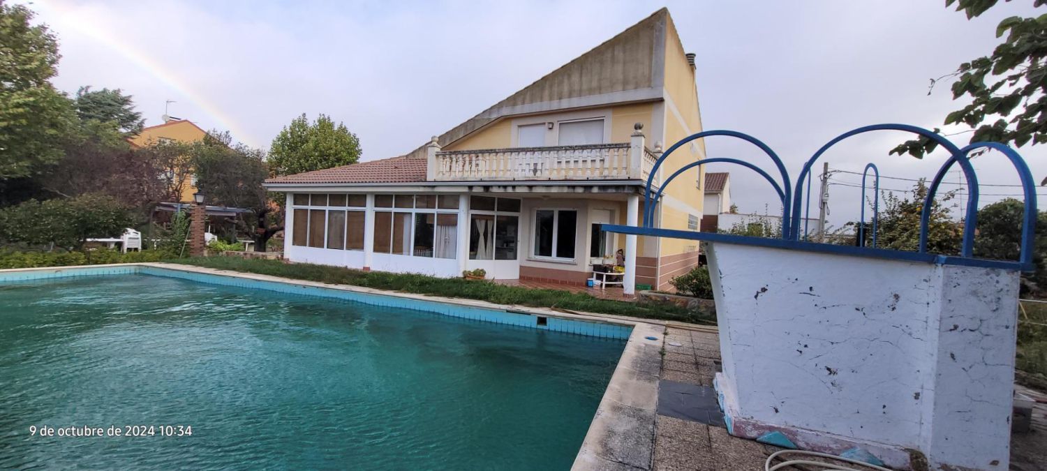 Piscina de Casa o xalet en venda en Morales del Vino amb Piscina
