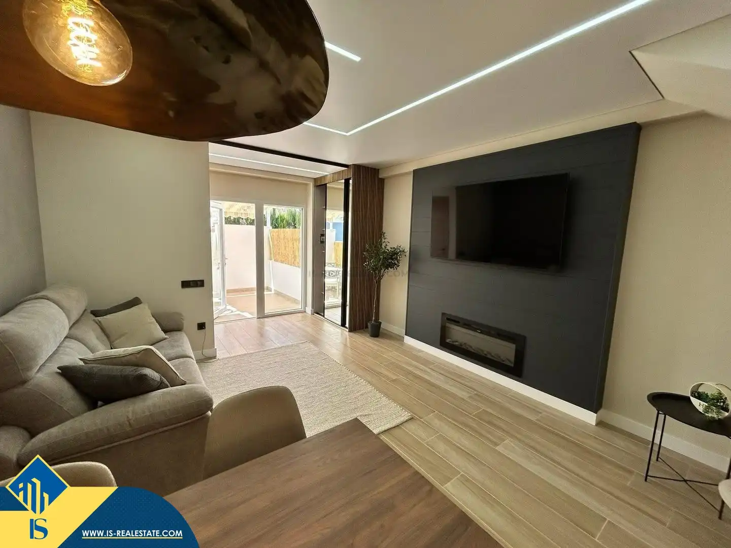 Sala d'estar de Casa o xalet en venda en Turís amb Terrassa, Moblat i Piscina comunitària