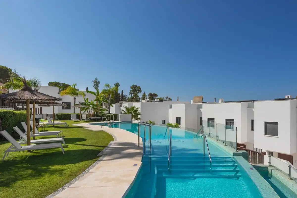 Piscina de Casa o xalet en venda en Marbella amb Terrassa, Alarma i Piscina comunitària