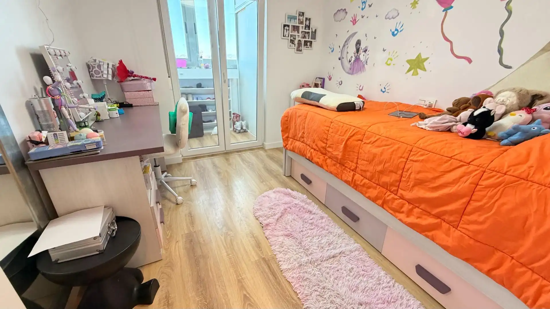 Schlafzimmer von Dachboden zum Verkauf in Elche / Elx mit Heizung, Terrasse und Abstellraum