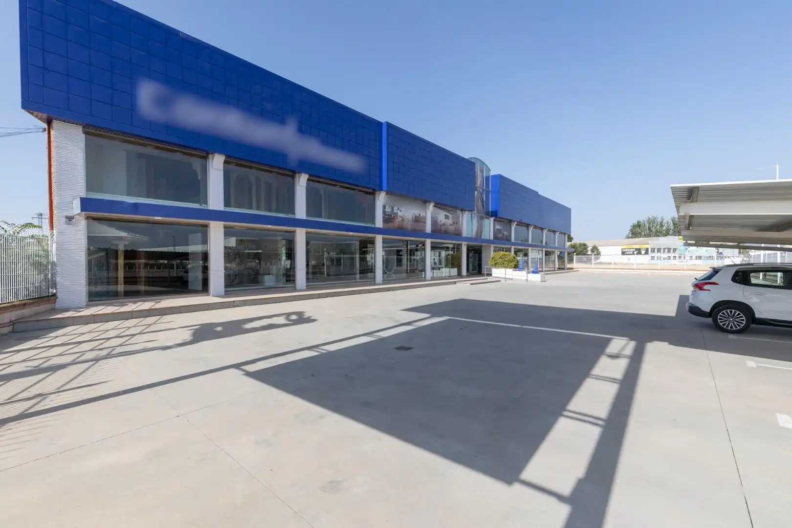 Vista exterior de Nau industrial en venda en Santa Fe amb Calefacció