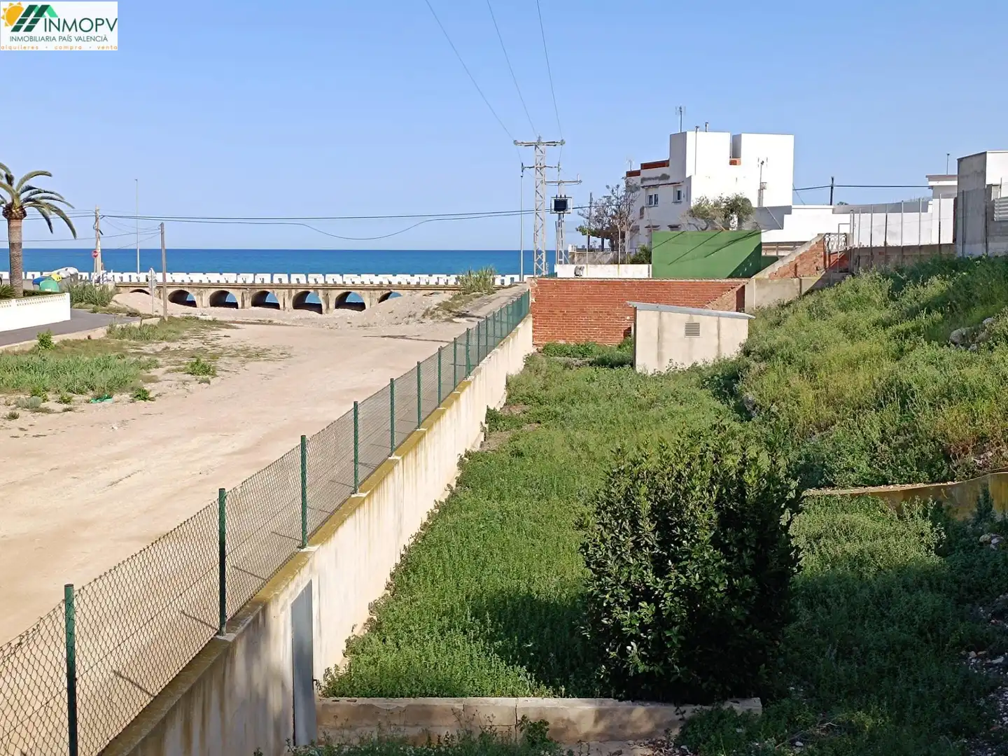 Vista exterior de Casa o xalet en venda en Vinaròs amb Jardí privat, Terrassa i Traster