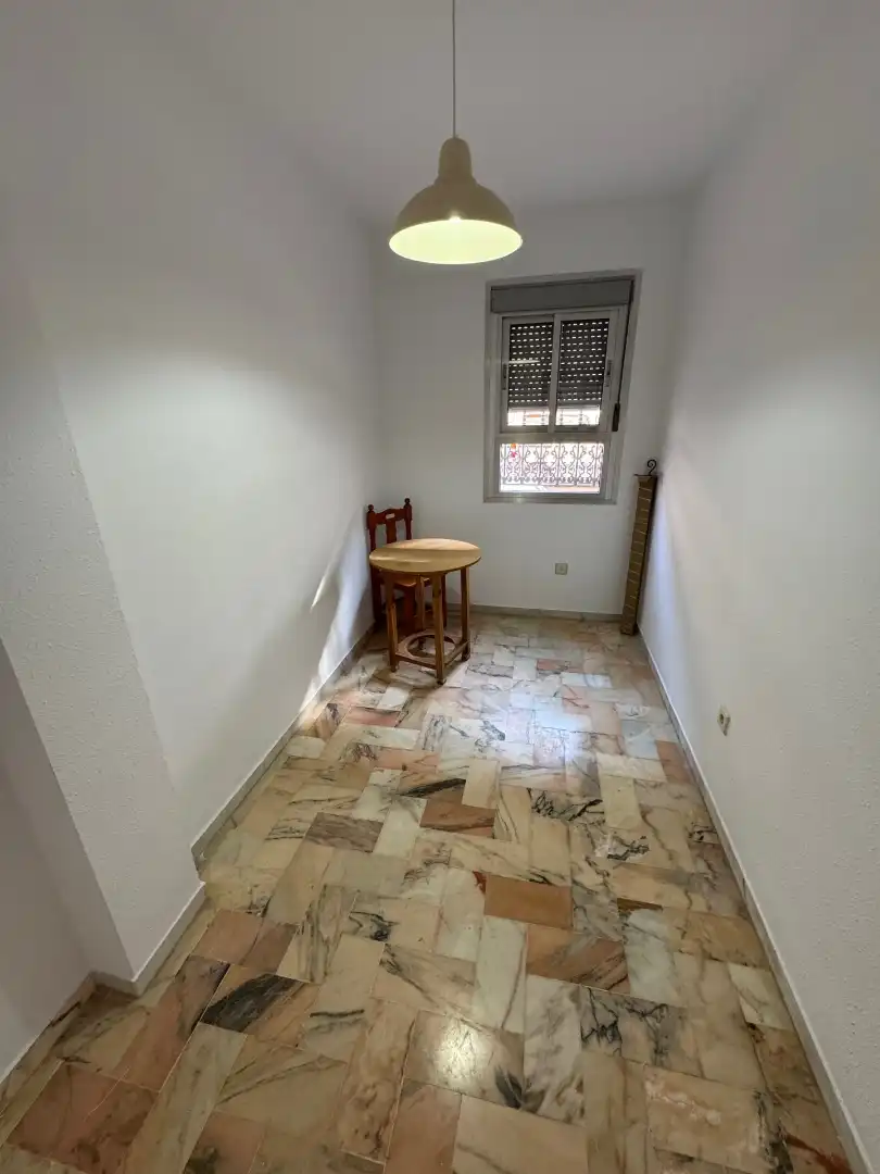 Schlafzimmer von Erdgeschoss zum Verkauf in La Algaba mit Klimaanlage, Möbliert und Waschmaschine