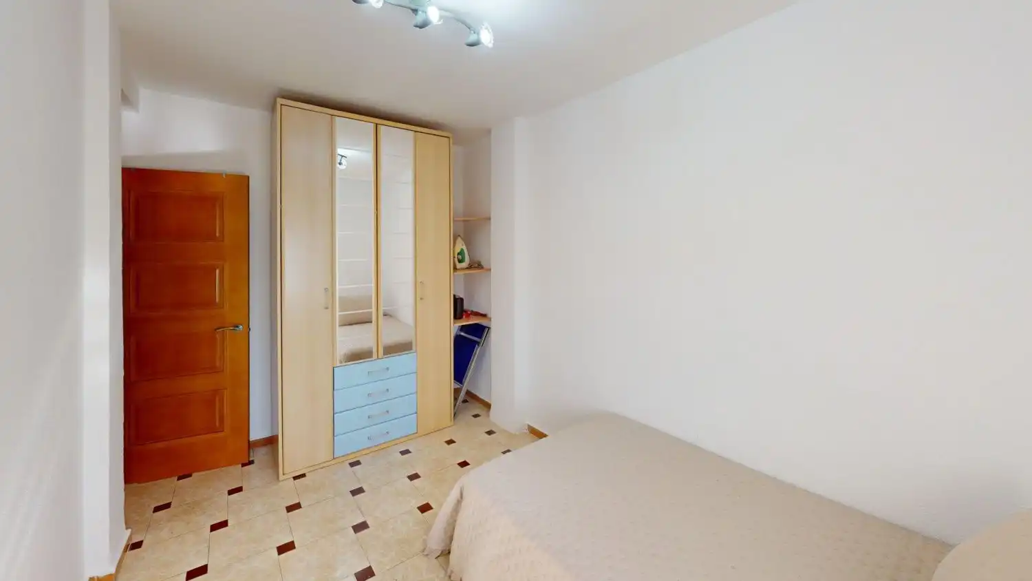 Schlafzimmer von Wohnung zur Miete in Sevilla mit Klimaanlage und Heizung
