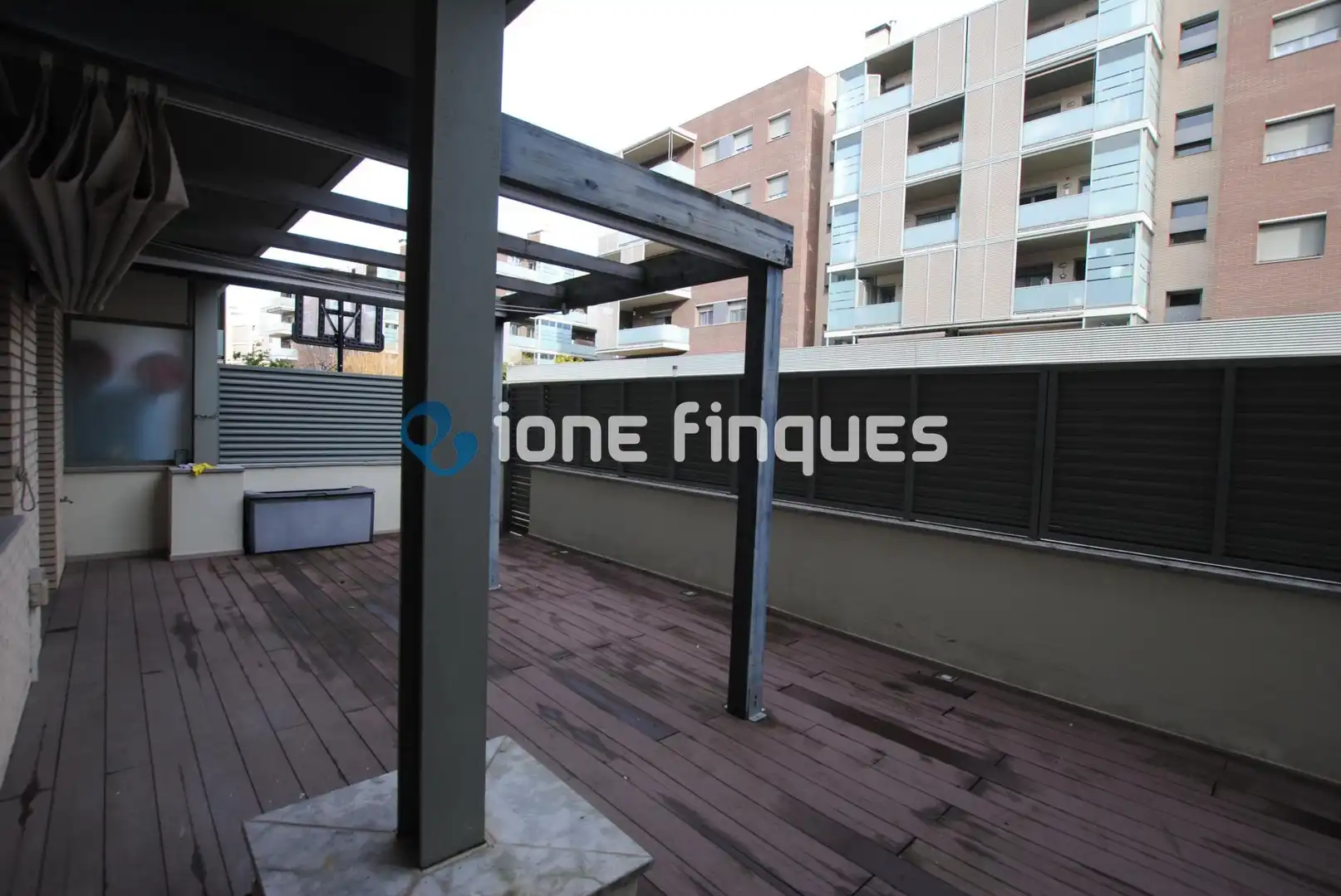 Terrasse von Wohnung zum Verkauf in Sant Cugat del Vallès mit Heizung, Privatgarten und Terrasse