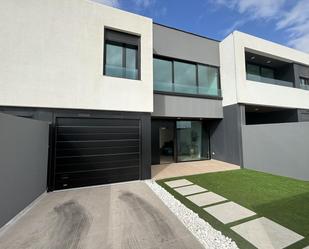 Vista exterior de Casa o xalet de lloguer en Santa Lucía de Tirajana amb Aire condicionat i Terrassa