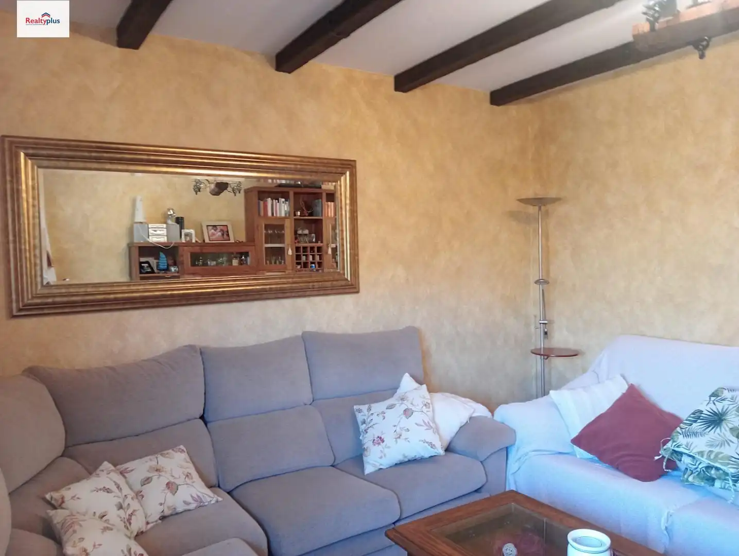 Sala de estar de Casa adosada en venta en Burgohondo