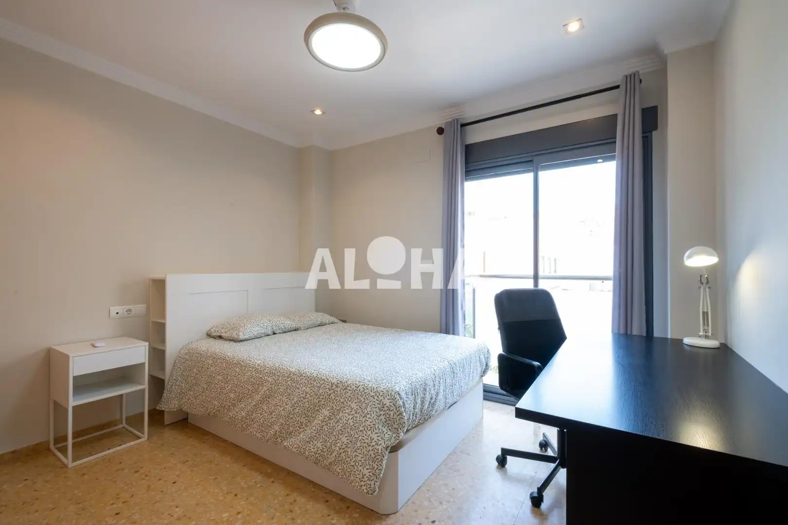 Habitación de Apartamento de alquiler en Moncada con Aire acondicionado, Calefacción y Amueblado