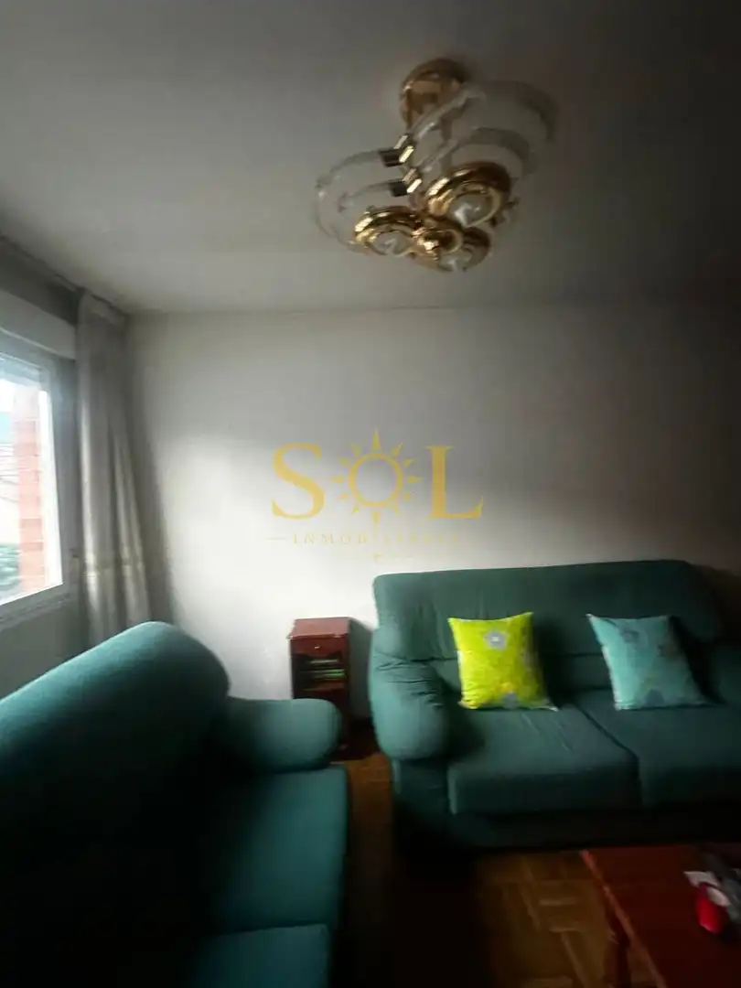Sala de estar de Piso en venta en La Pola de Gordón  con Calefacción, Parquet y Amueblado