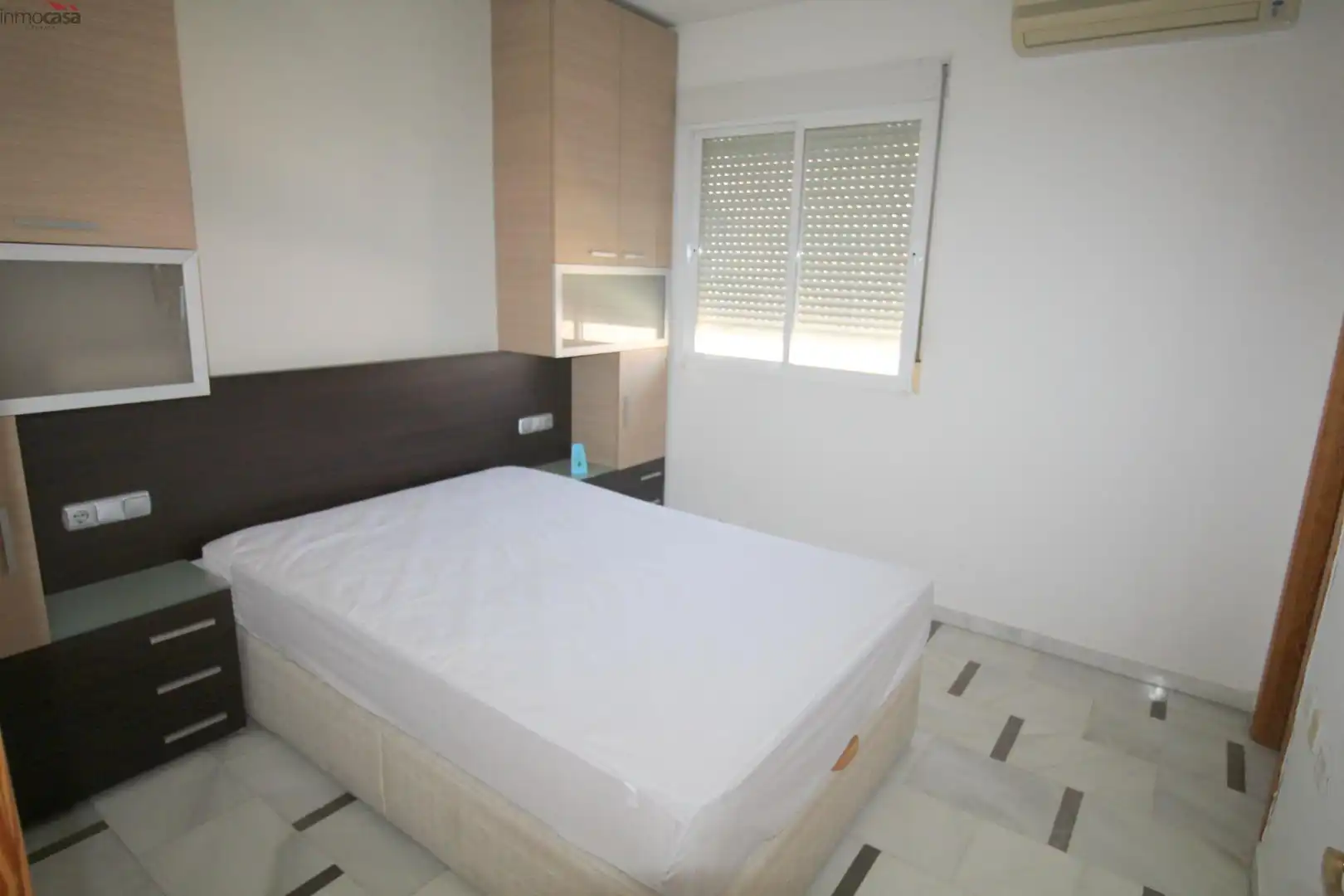 Habitación de Piso de alquiler en Armilla con Aire acondicionado, Jardín privado y Amueblado