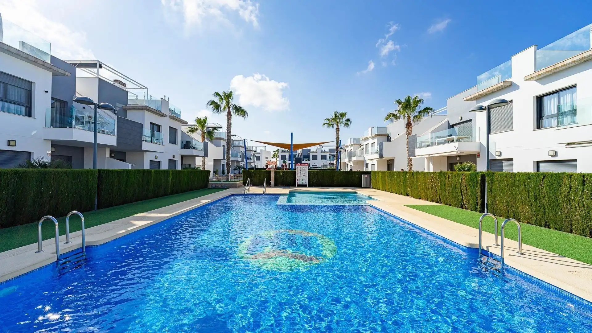 Piscina de Casa o chalet en venta en Pilar de la Horadada con Jardín privado, Trastero y Amueblado