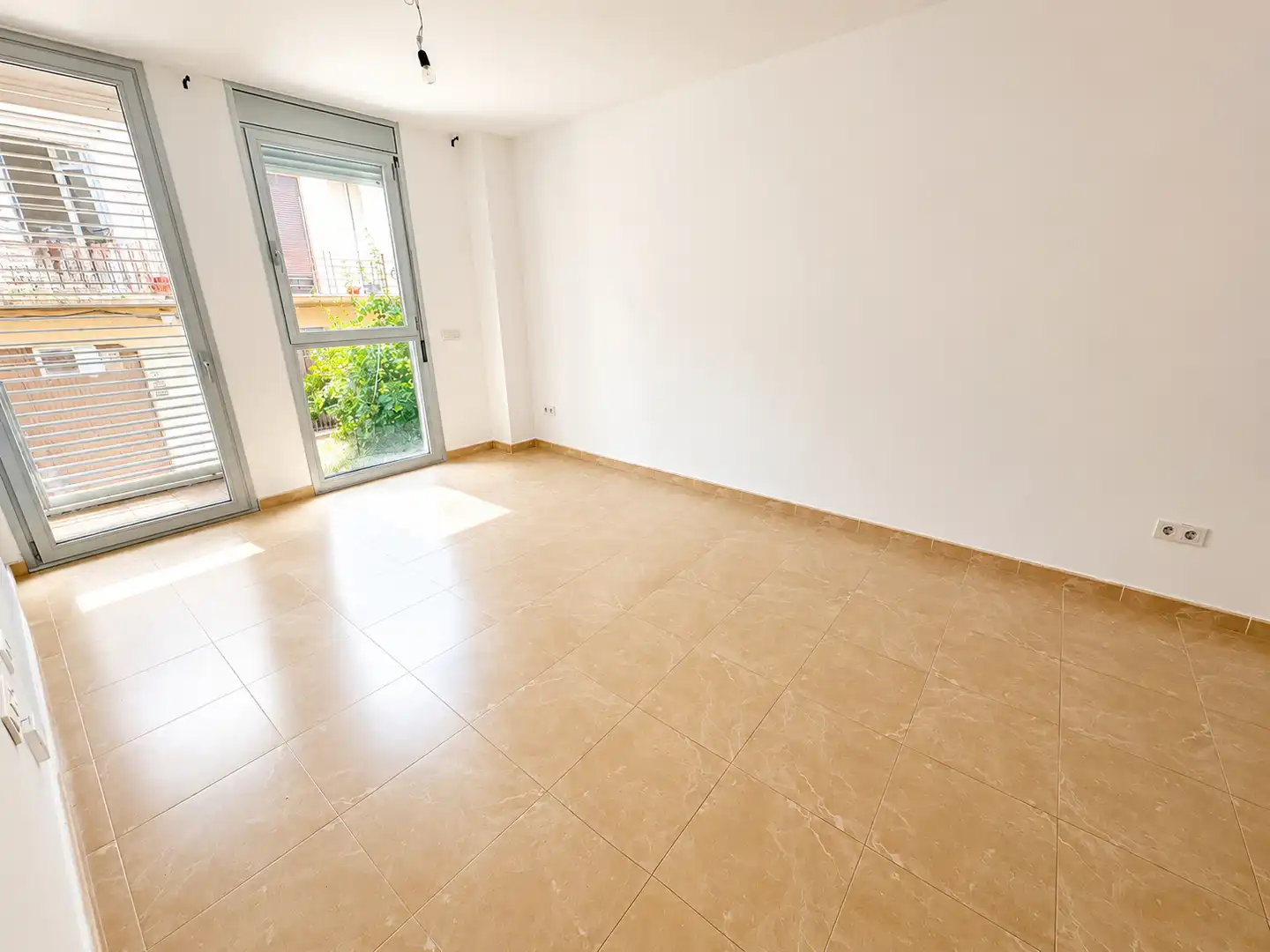 Schlafzimmer von Wohnung zum Verkauf in Vallgorguina mit Klimaanlage, Heizung und Balkon