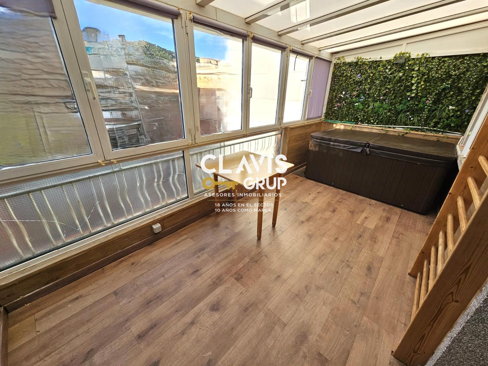 Exterior view of Attic for sale in  Barcelona Capital  with Air Conditioner, Heating and Parquet flooring