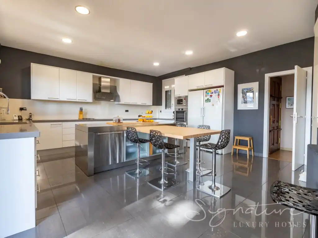 Cocina de Casa o chalet en venta en Sant Cugat del Vallès con Calefacción, Jardín privado y Terraza