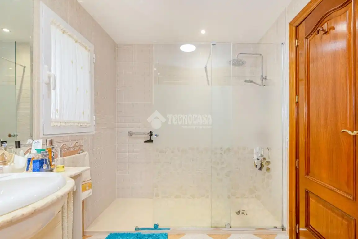 Bathroom of Houses for sale in Cenes de la Vega  with Terrace and Swimming Pool