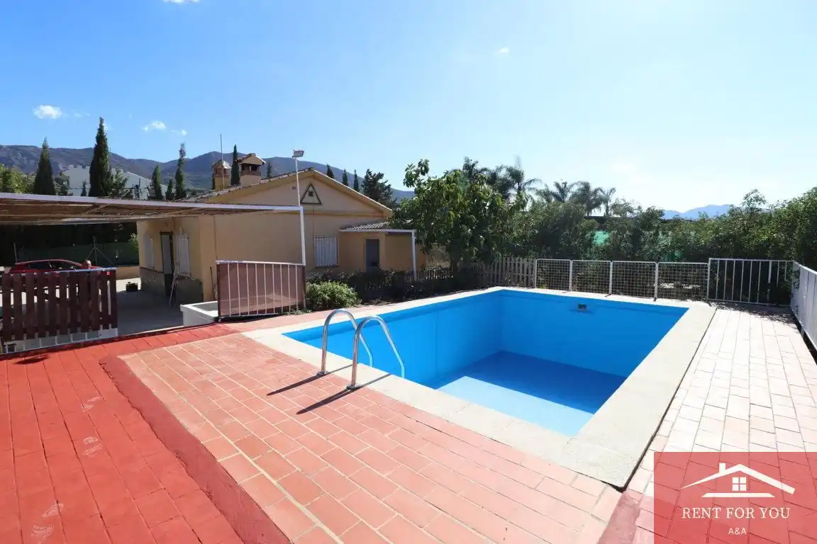 Casa con piscina in affitto a Centro