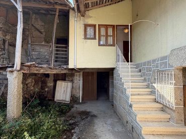 Casa amb jardí en venda a Esgos