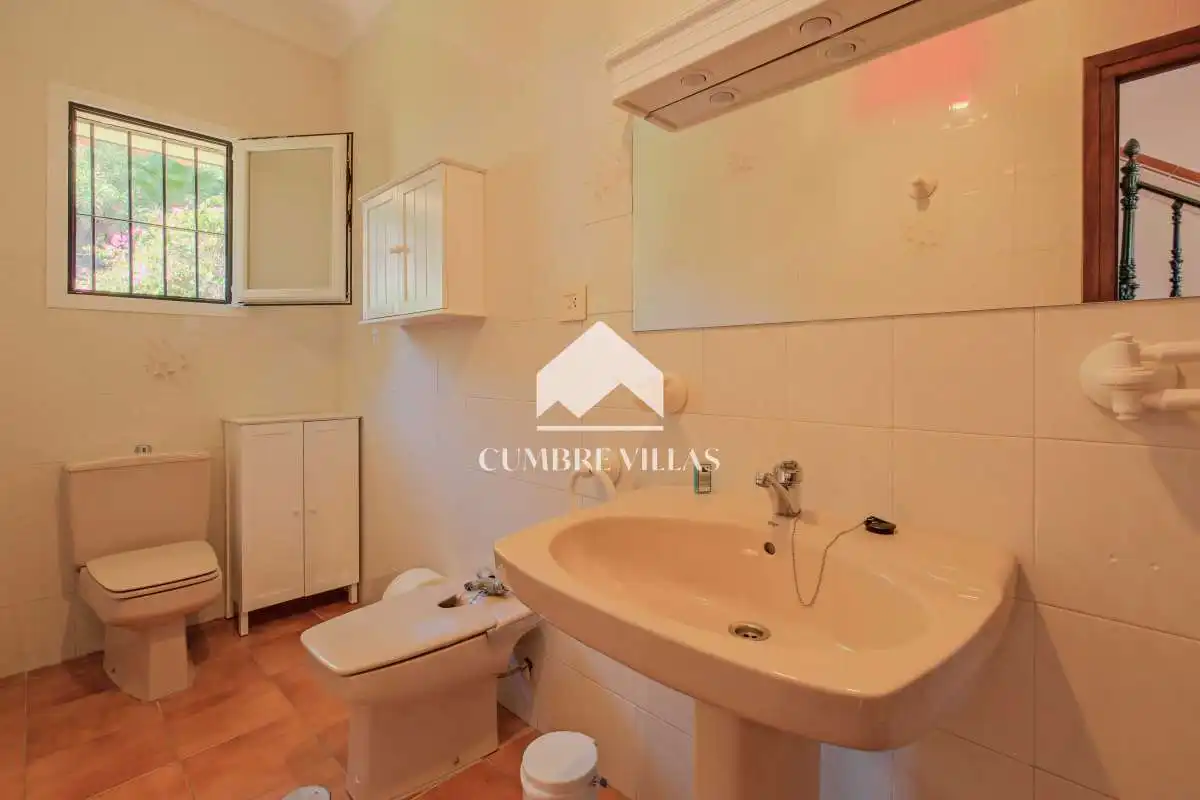 Bany de Casa o xalet en venda en Nerja amb Jardí privat i Terrassa