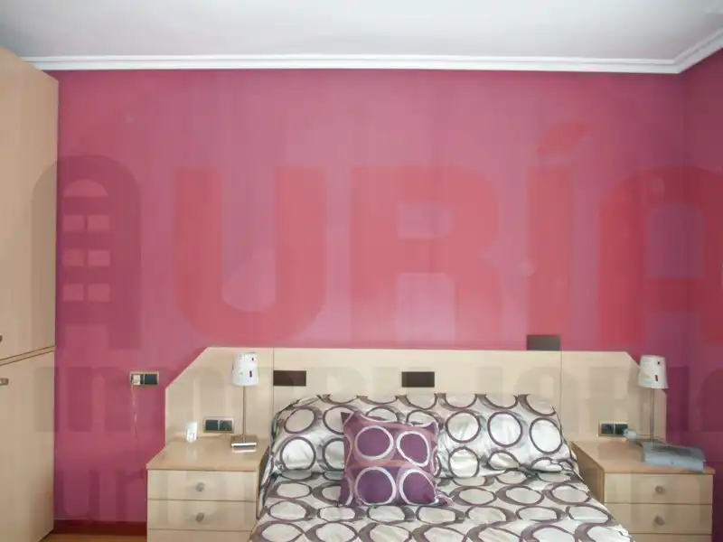 Habitación de Piso en venta en Oviedo  con Calefacción, Trastero y Amueblado
