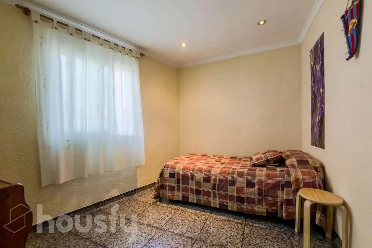 Bedroom of Houses for sale in Santa Coloma de Gramenet  with Air Conditioner, Heating and Private garden