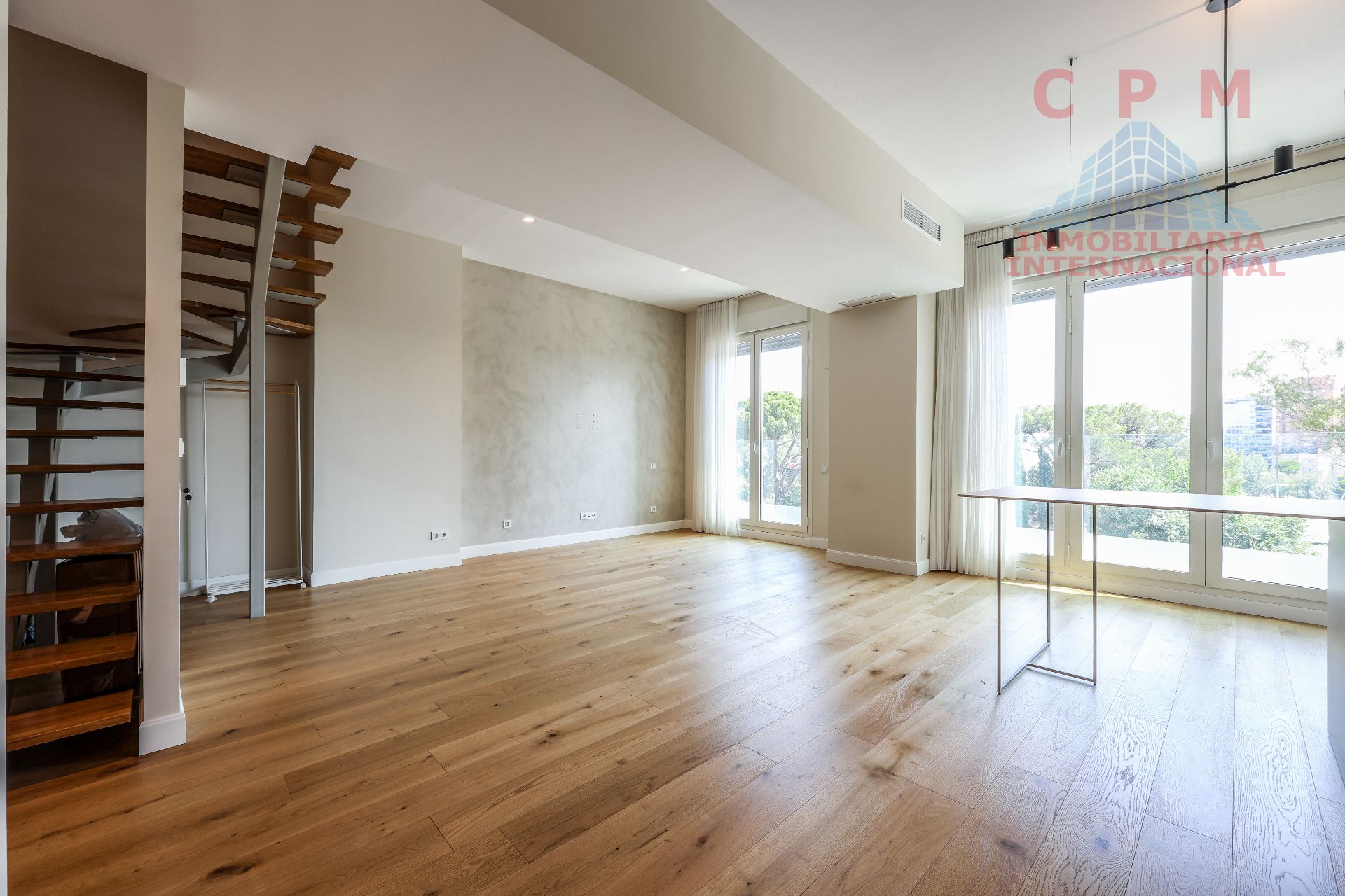 Sala de estar de Dúplex en venta en  Madrid Capital con Aire acondicionado, Calefacción y Parquet