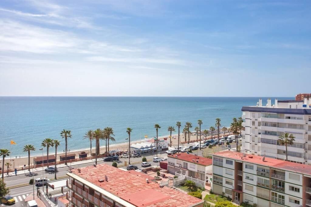 Vista exterior de Estudi en venda en Benalmádena amb Aire condicionat, Jardí privat i Piscina comunitària