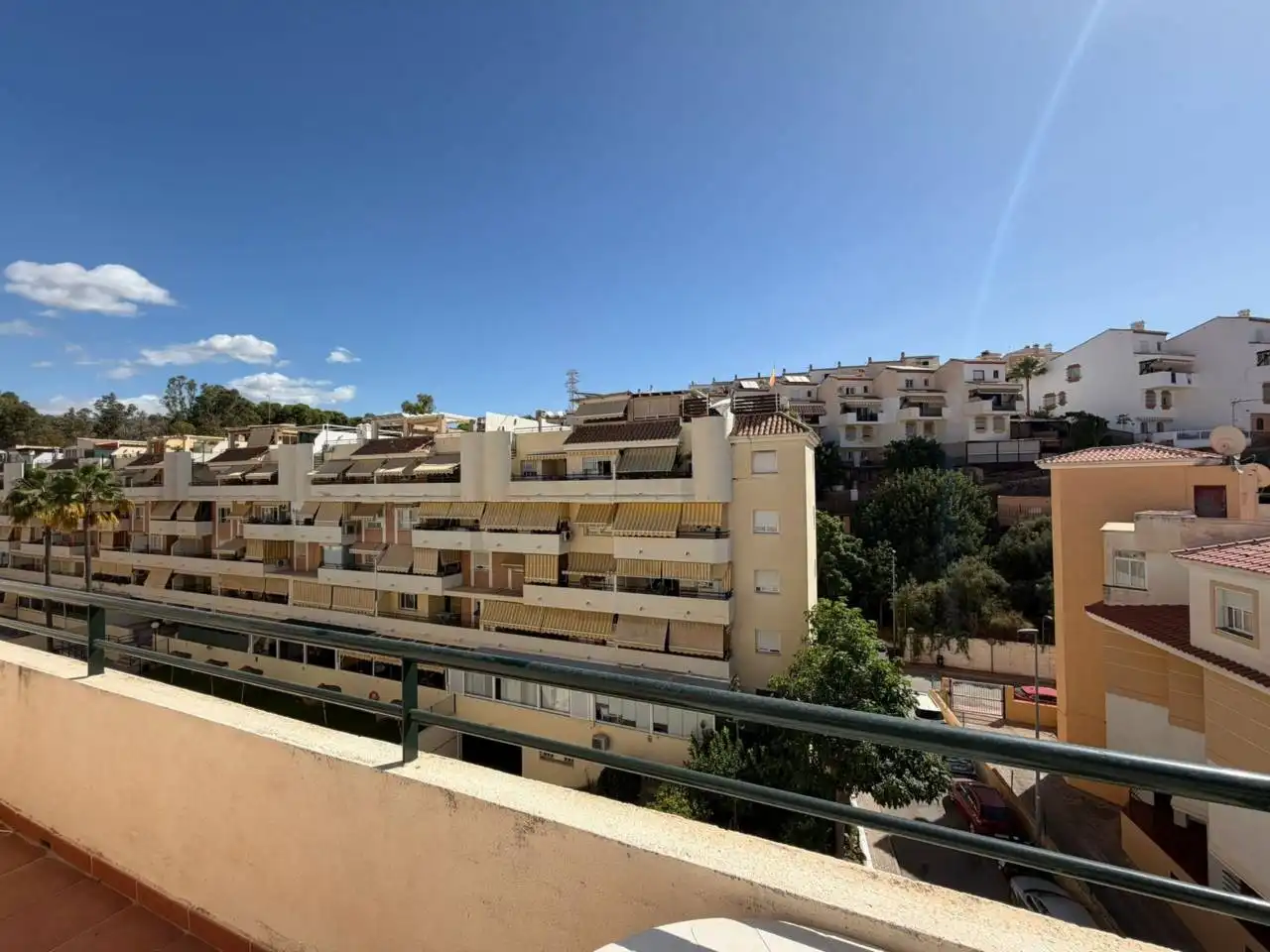 Vista exterior de Ático de alquiler en Rincón de la Victoria con Terraza, Amueblado y Piscina comunitaria