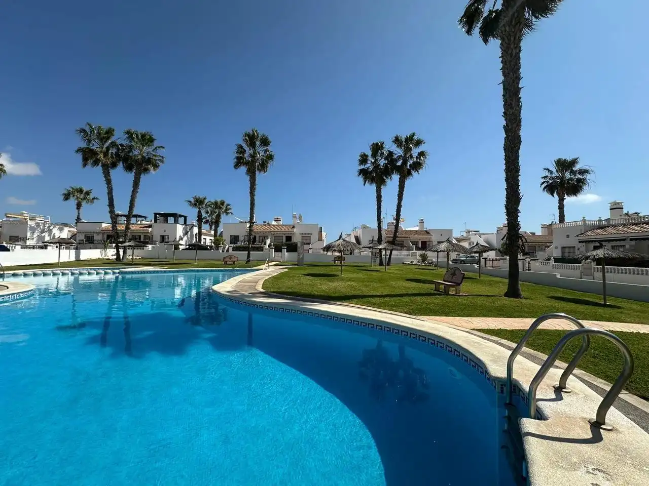 Piscina de Apartamento en venta en Orihuela