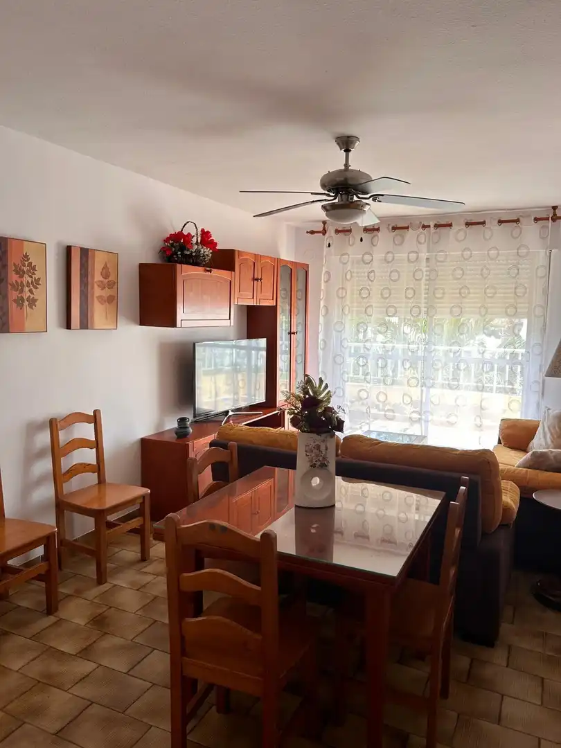 Sala d'estar de Pis en venda en Salobreña amb Terrassa, Moblat i Balcó