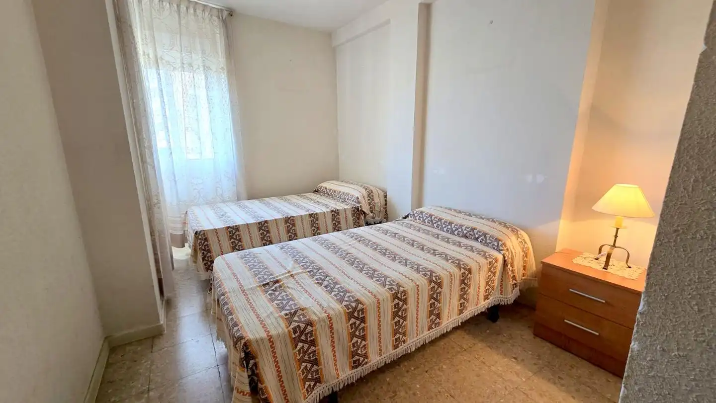 Dormitori de Apartament de lloguer en Gandia amb Terrassa i Moblat