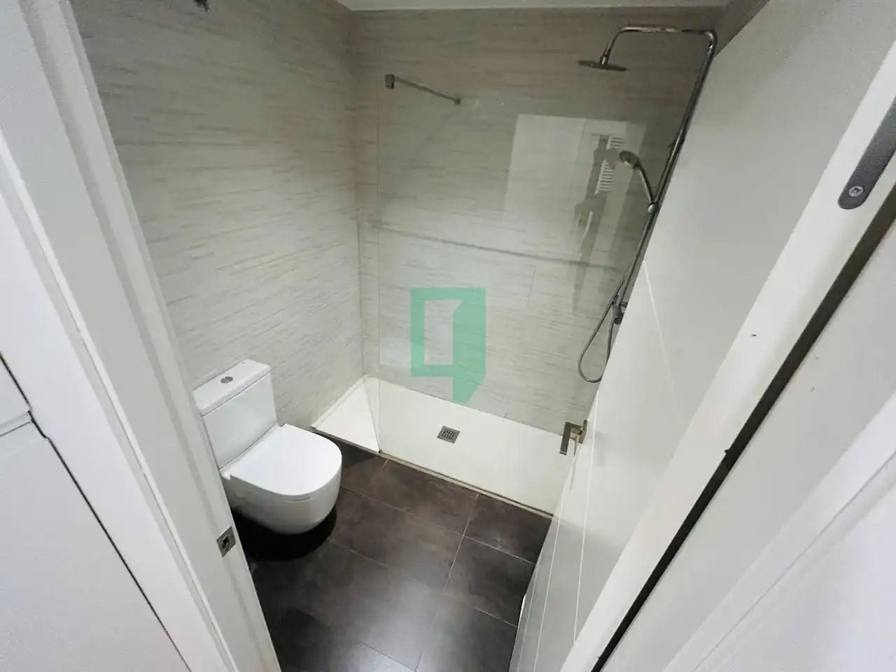 Baño de Planta baja de alquiler en Badalona con Aire acondicionado y Parquet