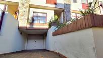 Exterior view of Single-family semi-detached for sale in Badajoz Capital  with Air Conditioner, Heating and Terrace