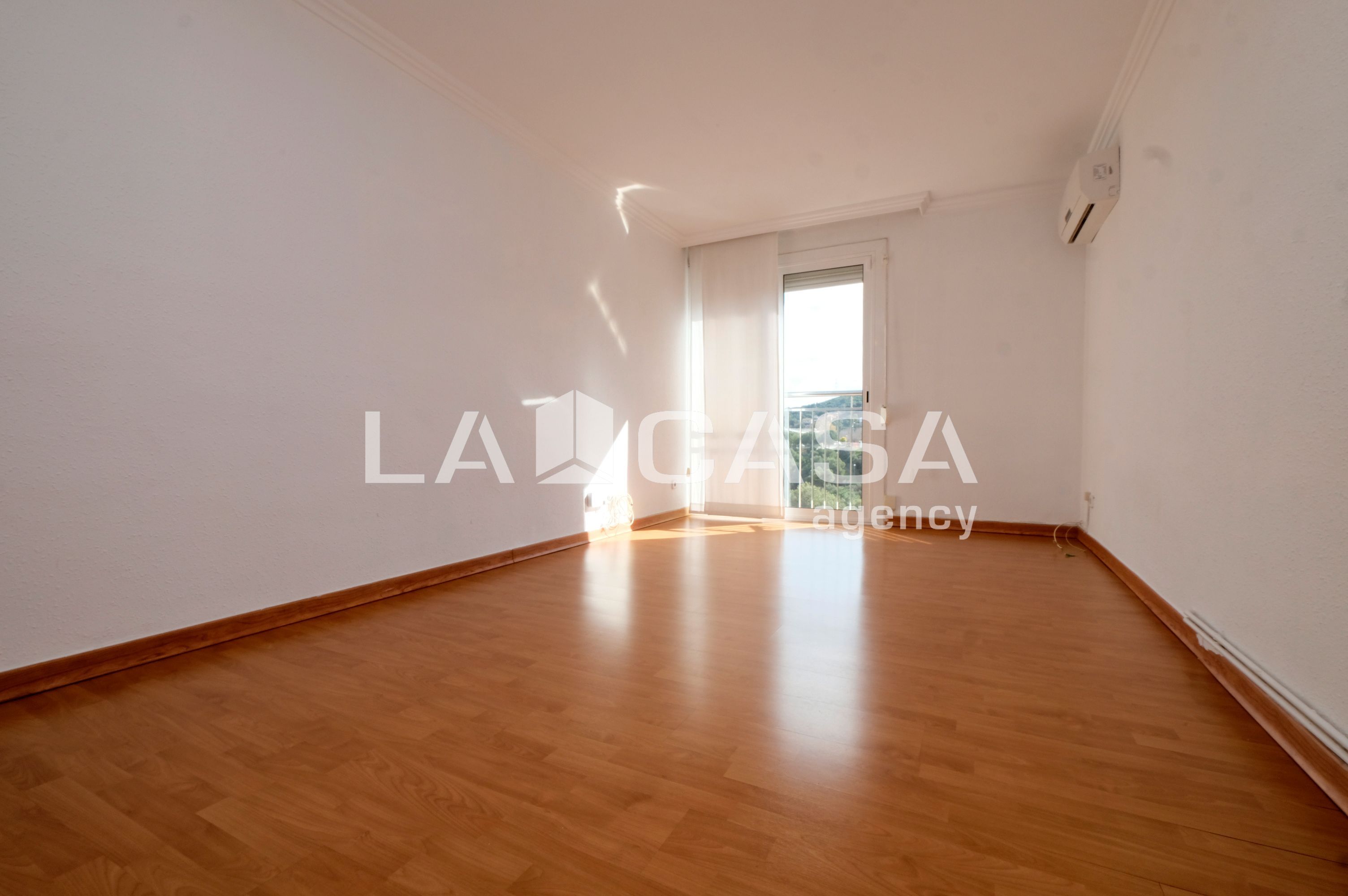Flat for sale in  Barcelona Capital  with Heating