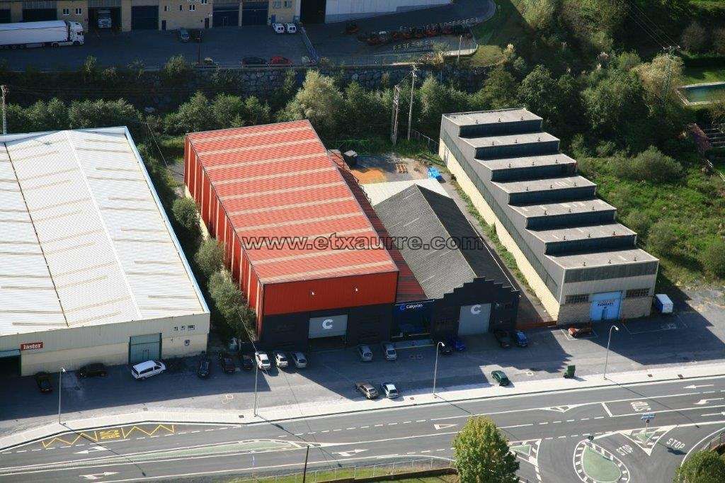 Vista exterior de Nau industrial de lloguer en Orozko