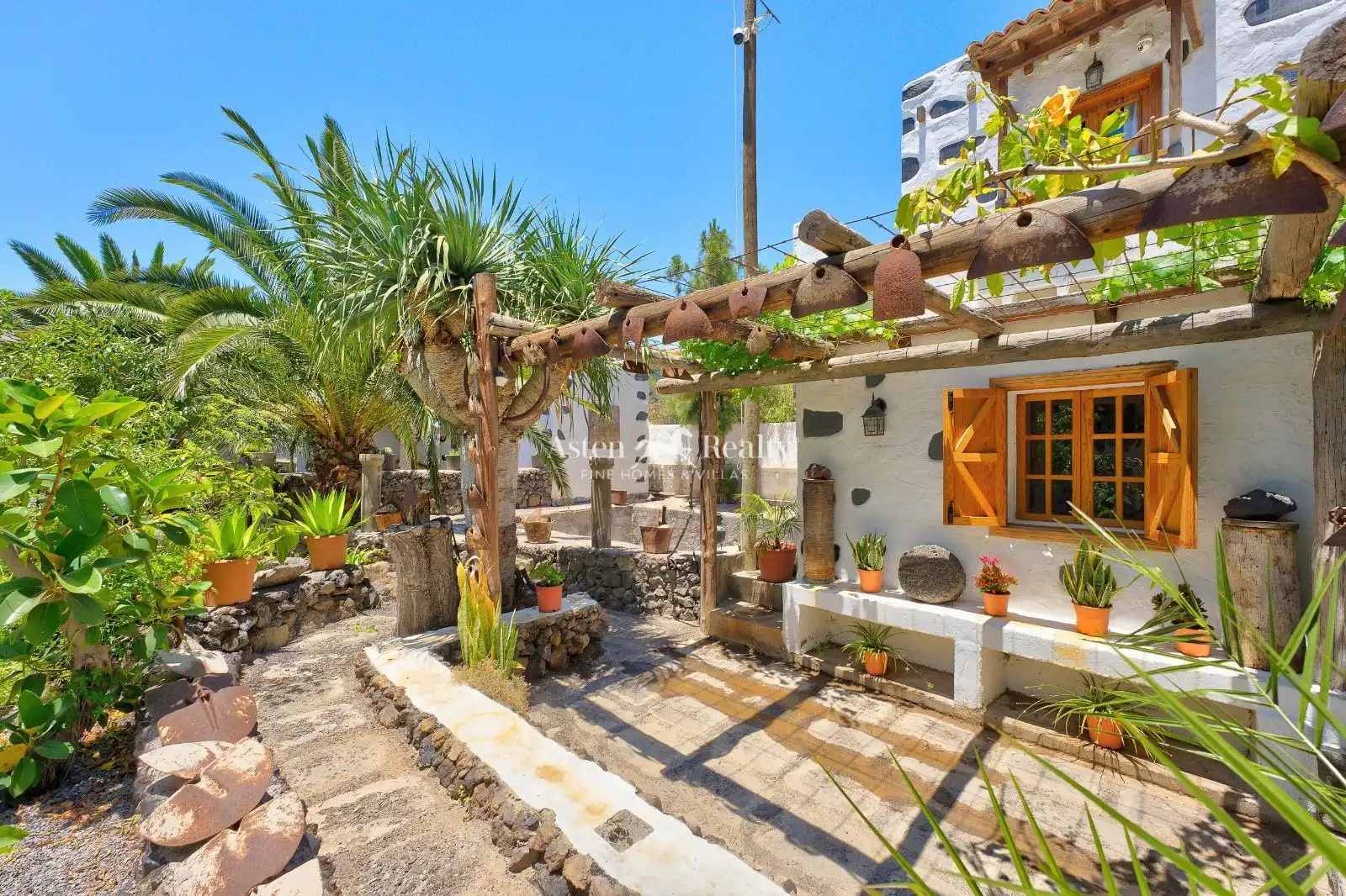 Exterior view of Houses for sale in Guía de Isora  with Air Conditioner, Private garden and Terrace