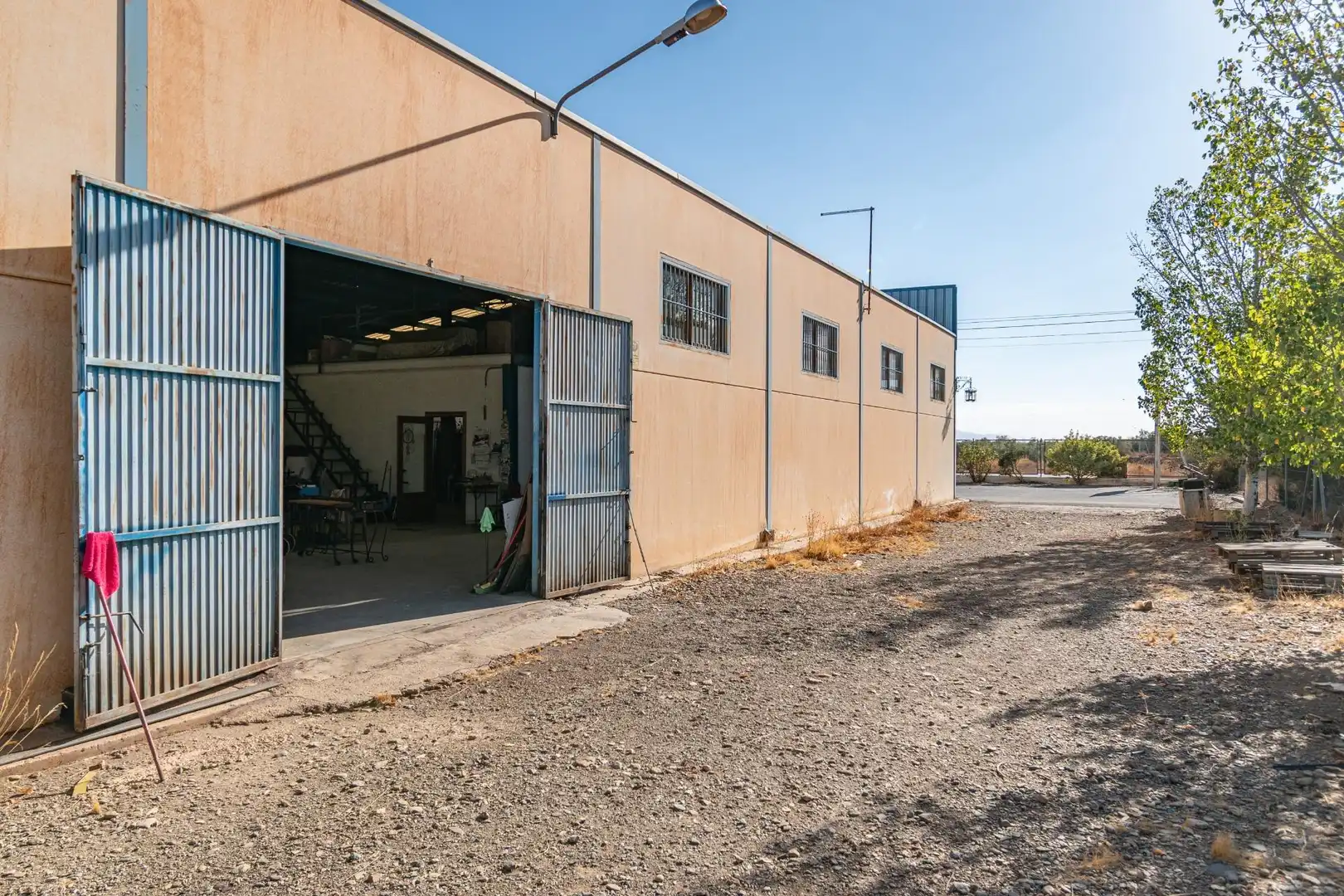 Vista exterior de Nave industrial en venta en Cogollos de Guadix