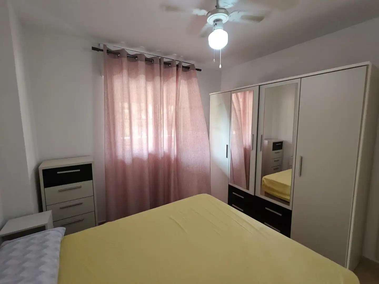 Schlafzimmer von Wohnungen zur Miete in Benalmádena mit Terrasse, Möbliert und Gemeinschaftspool