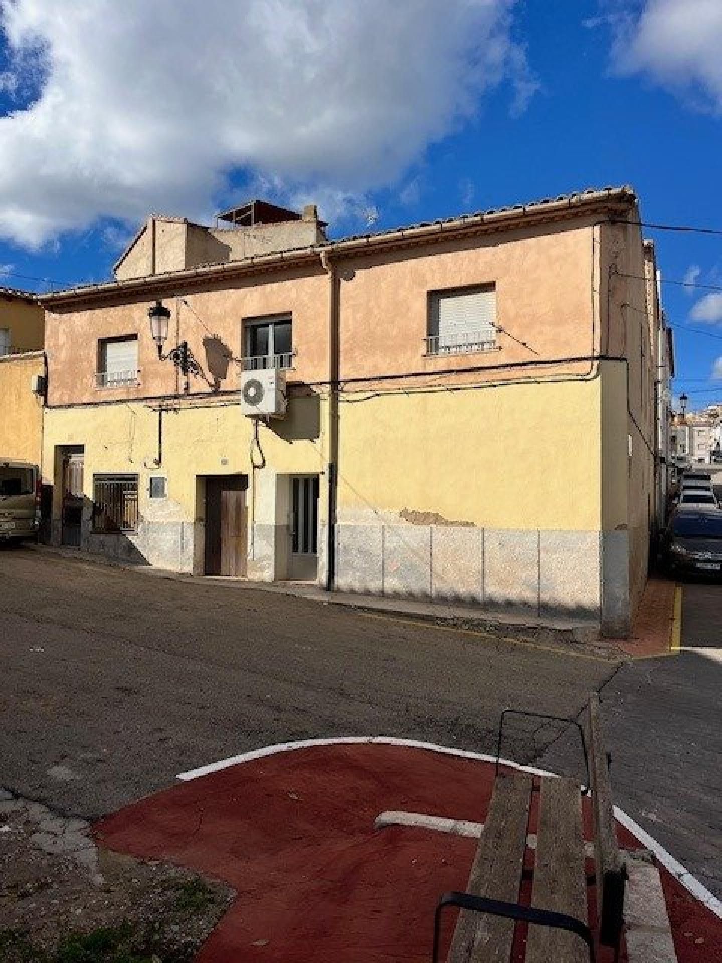 Vista exterior de Casa adosada en venta en Teresa de Cofrentes con Calefacción y Terraza