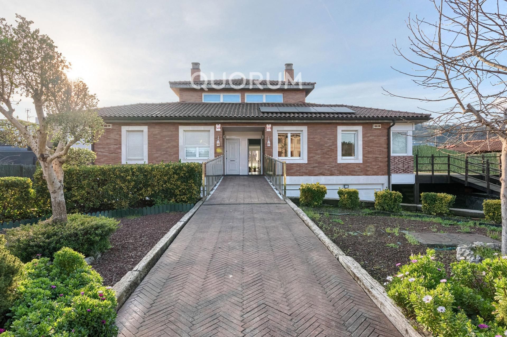 Exterior view of Single-family semi-detached for sale in Basauri   with Heating, Private garden and Terrace