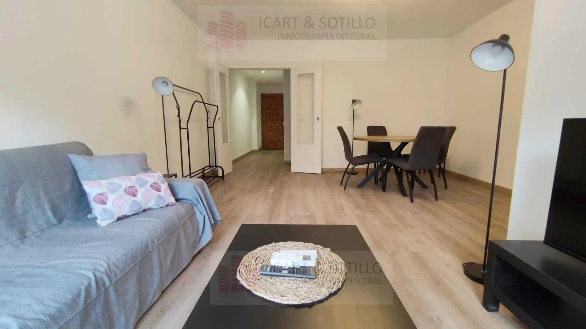 Piso con terraza en alquiler en Casco Urbano