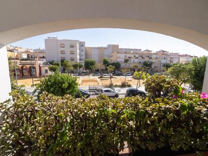 Exterior view of Single-family semi-detached for sale in Sanlúcar de Barrameda  with Air Conditioner