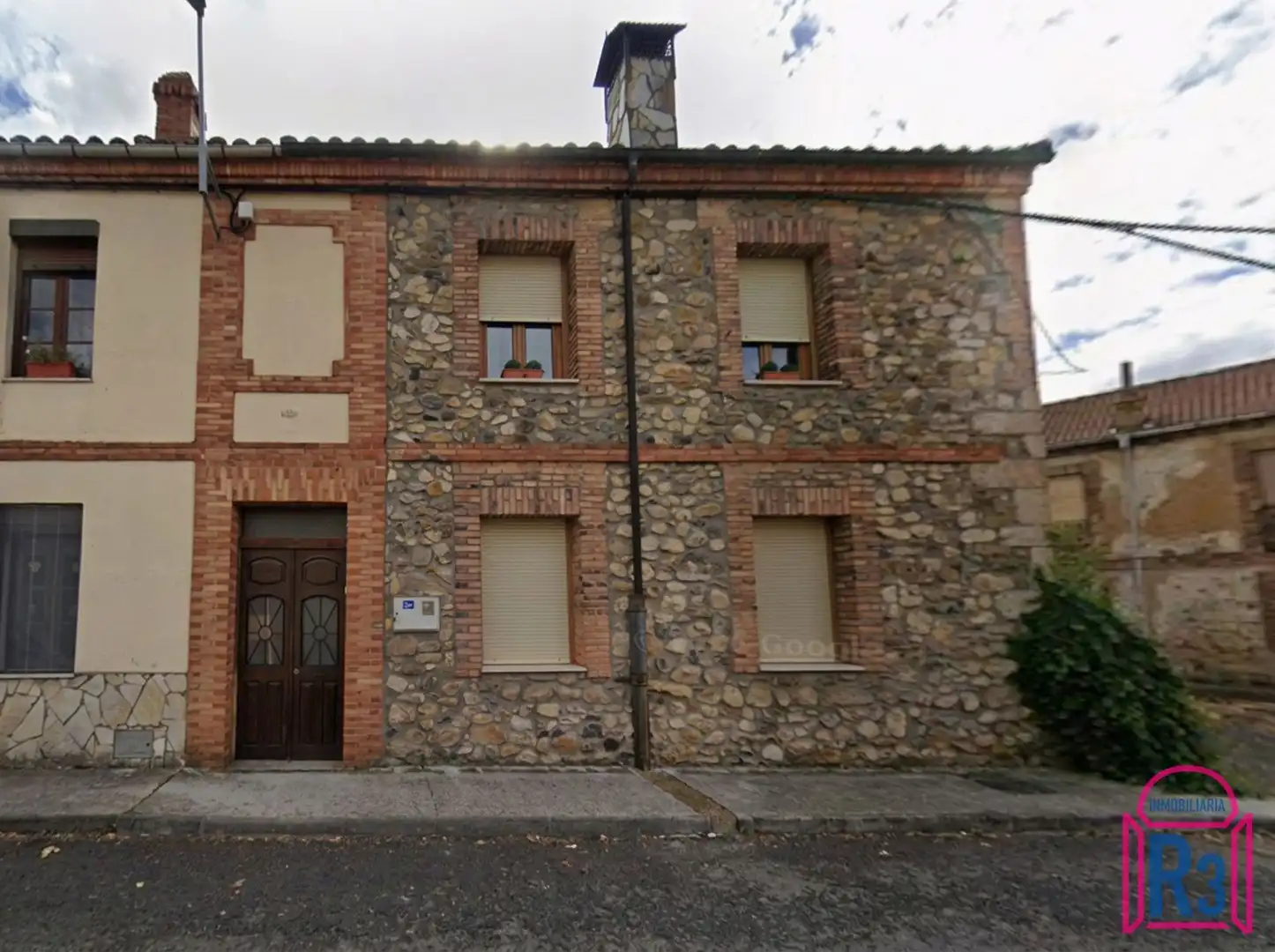 Vista exterior de Casa o xalet en venda en Matallana de Torío amb Moblat